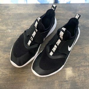 Size 6.5Y Nike Youth Flex Runner Running Shoe Black White